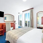 מלון Komodor 3*