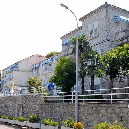 Komodor Hotel