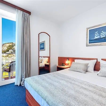 Komodor Hotel 3*