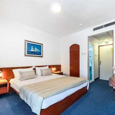 Hotel Komodor 3*