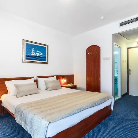 Hotel Komodor 3*