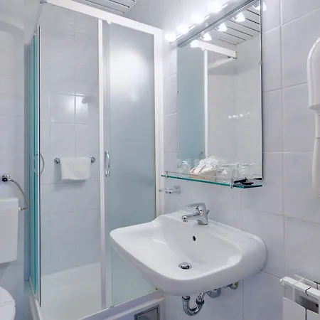 Hotel Komodor 3*