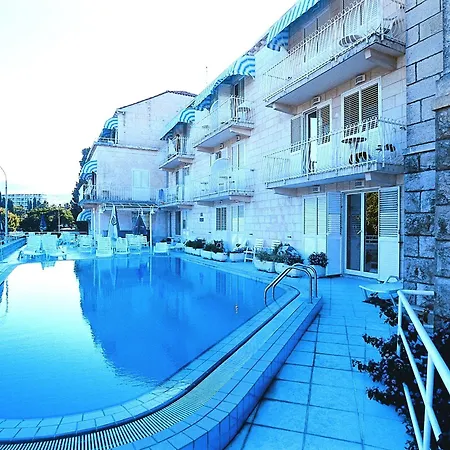 Komodor Hotel 3*
