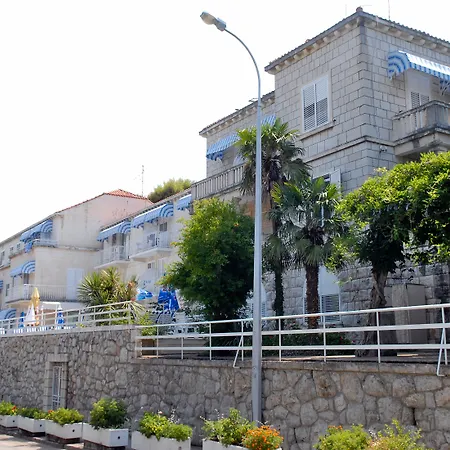 Komodor Hotel