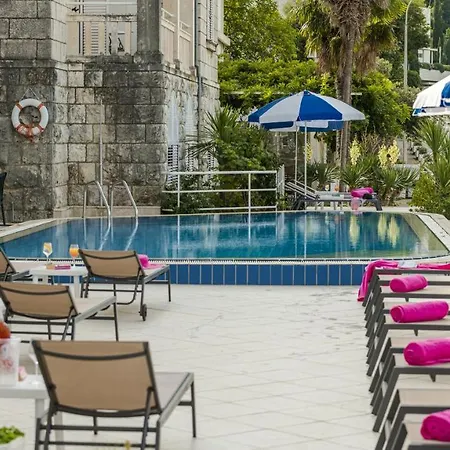 Komodor Hotel