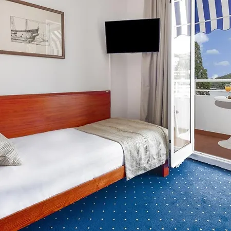 Komodor Hotel