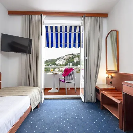 Komodor Hotel 3*