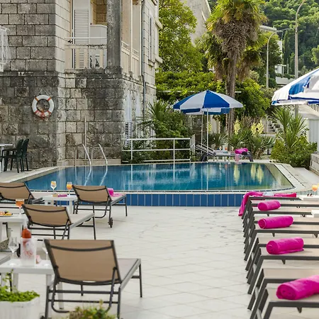 Komodor Hotel 3*