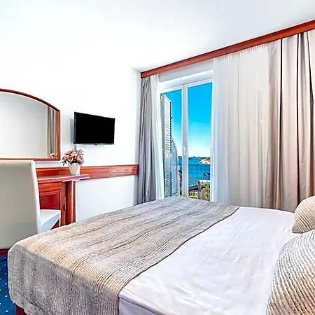 Komodor Hotel 3*