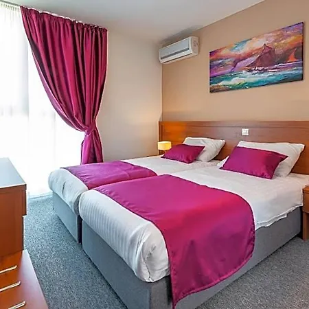 Komodor Hotel