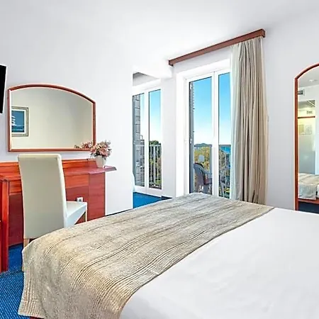 Komodor Hotel 3*