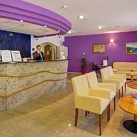 Hotel Komodor 3*