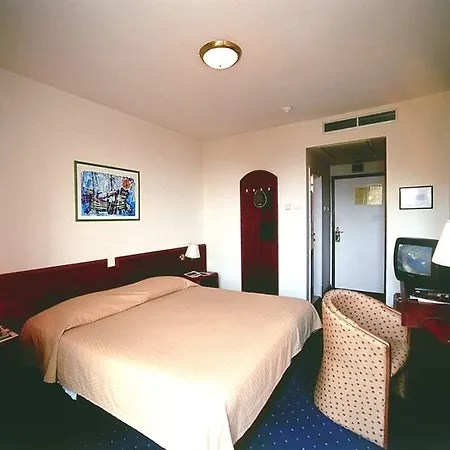 Komodor Hotel 3*