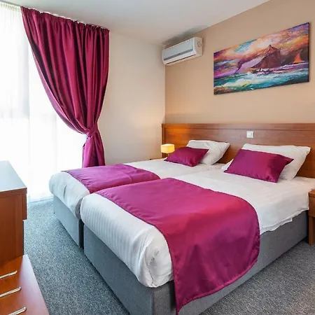 Hotel Komodor 3*