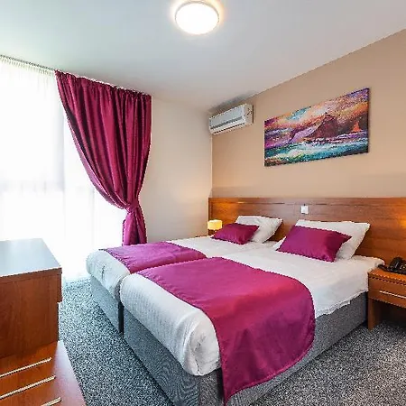 Hotel Komodor 3*