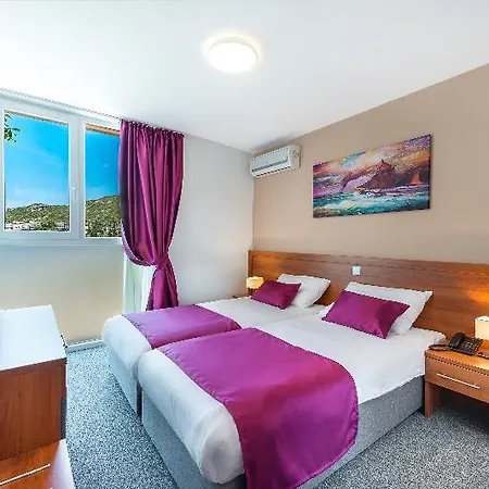 Komodor Hotel 3*