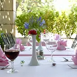 Komodor Szálloda 3*